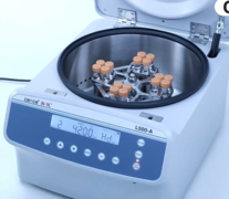 Einrichtung eines Schwingrotors für die Zentrifuge L500-A