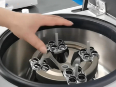 Anlage mit schwingendem horizontalen Rotor für eine Kühlzentrifuge CH16R