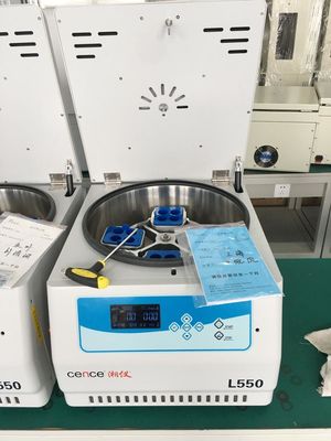 L550 Cence Laborzentrifugemaschine 5310xg Max RCF 4x500ml Kapazität Niedriggeräusche <65dB ((A) Tischplatten-Niedriggeschwindigkeitszentrifuge