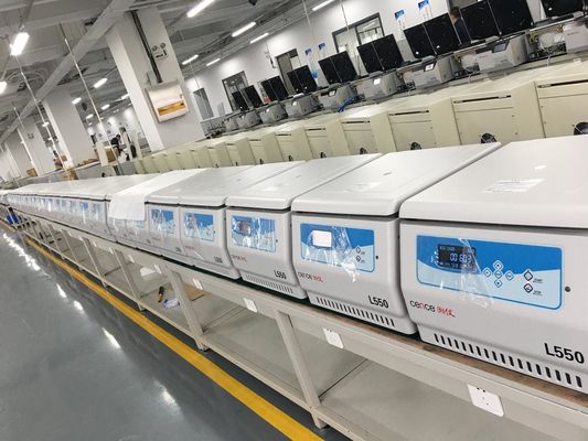 L550 Cence Laborzentrifugemaschine 5310xg Max RCF 4x500ml Kapazität Niedriggeräusche <65dB ((A) Tischplatten-Niedriggeschwindigkeitszentrifuge
